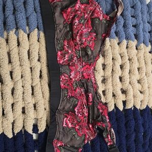 Floral Lace Sports Bra - Black and Red